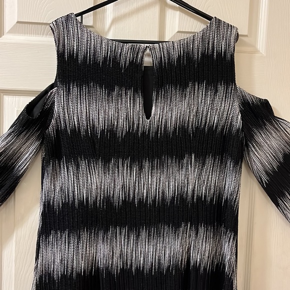 Sandra Darren design mini dress. - Picture 4 of 4